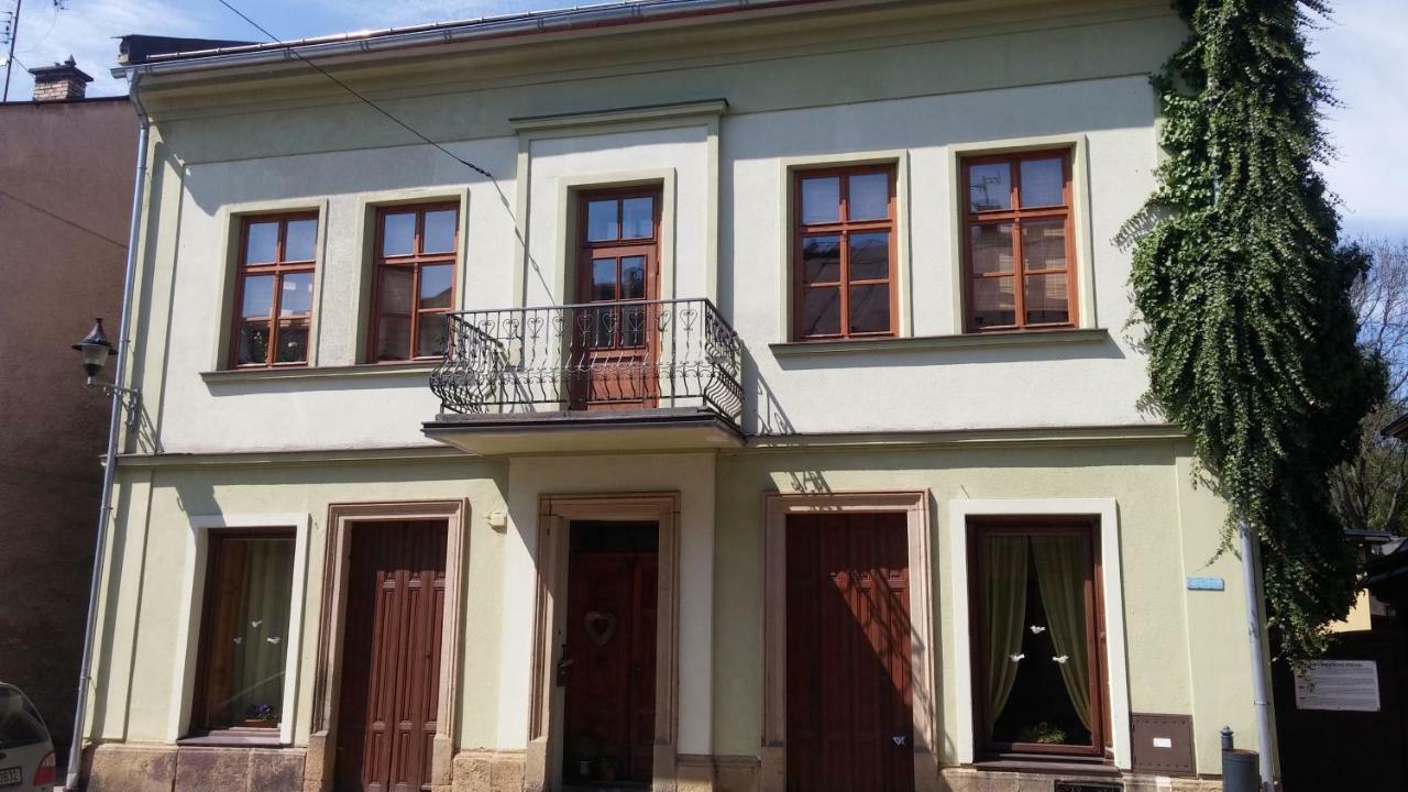 Zeleny Dum Apartment Svoboda nad Upou Bagian luar foto